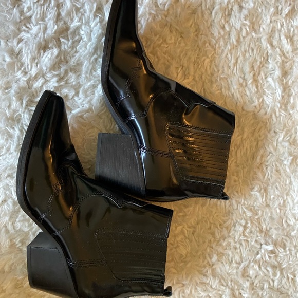 Same Edelman booties. - Picture 3 of 4